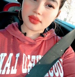 Meet your Posher, Nidia